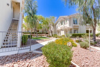 1301 Red Gable Ln in Las Vegas, NV - Building Photo - Building Photo