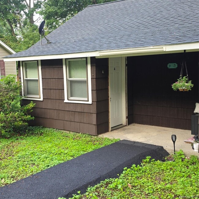 property at 4 Storybrook Ln W