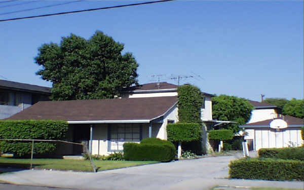 1044 Carob Way in Montebello, CA - Building Photo