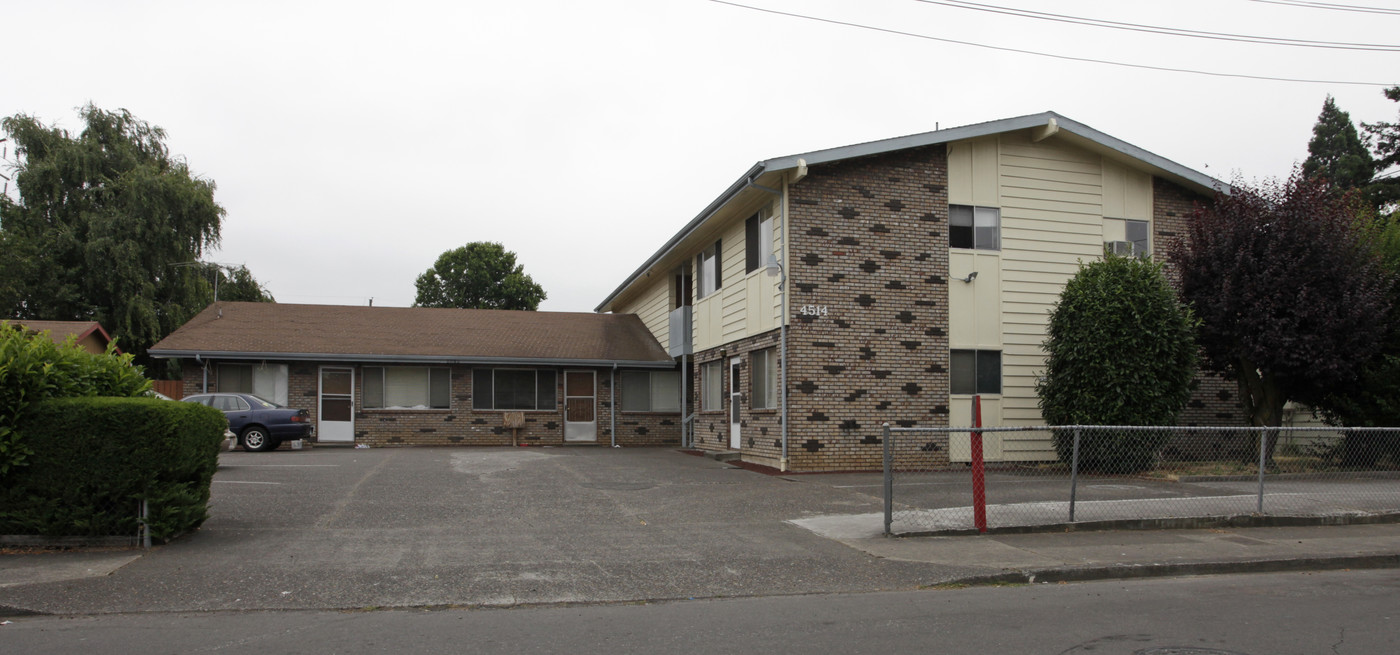 4514 SE 83rd Ave in Portland, OR - Foto de edificio