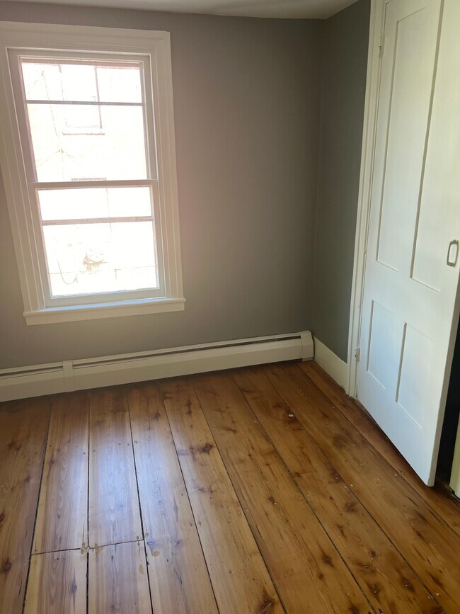 36 Union St in Clinton, MA - Building Photo - Building Photo