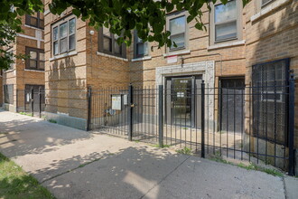 3100 W Douglas Blvd in Chicago, IL - Building Photo - Building Photo