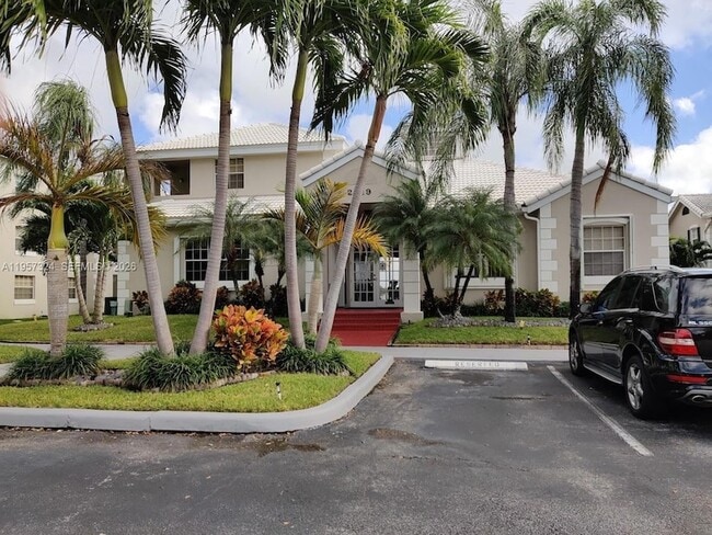 2890 N Oakland Forest Dr, Unit 111 in Oakland Park, FL - Foto de edificio - Building Photo