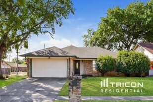 6056 Birchhill Rd in Watauga, TX - Building Photo