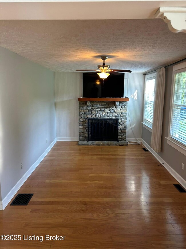 2224 Flat Rock Rd in Louisville, KY - Building Photo - Building Photo