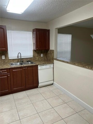 property at 9 NE 44th St