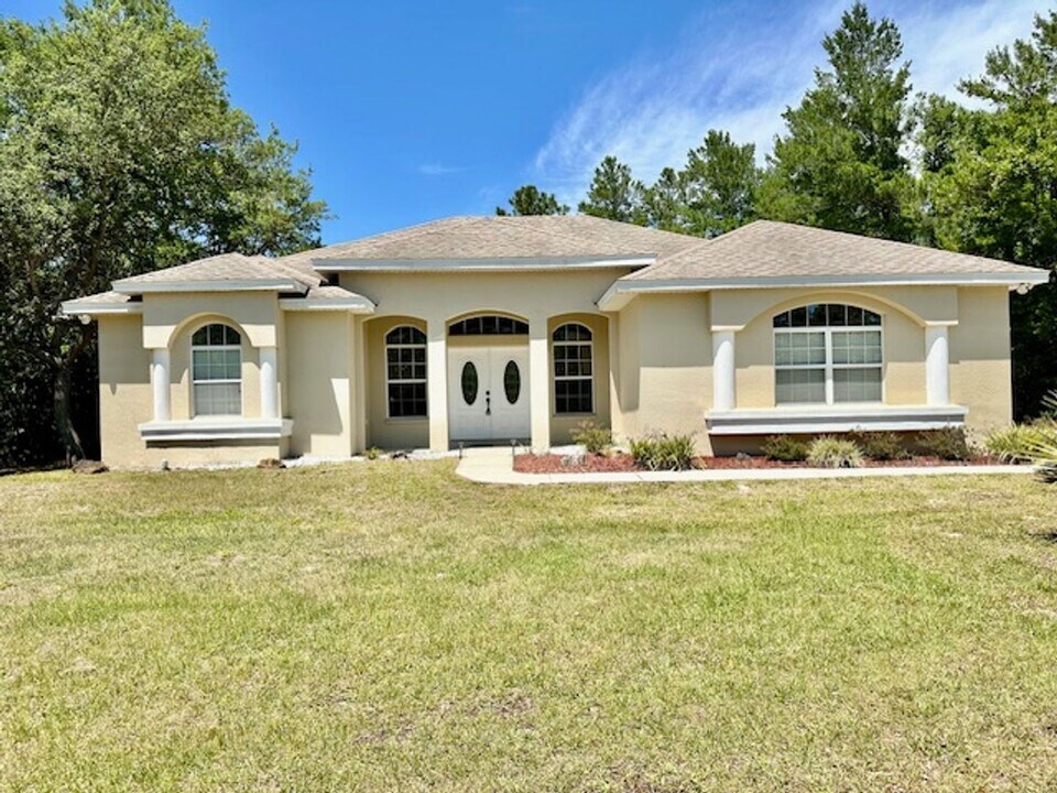 30835 W Veronica Ave in Eustis, FL - Building Photo