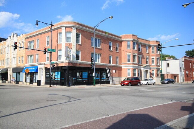 property at 4401 N Clark St