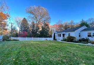 158 Jelliff Mill Rd in New Canaan, CT - Building Photo - Building Photo
