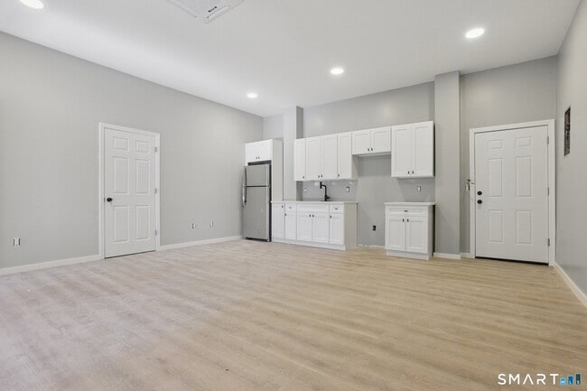 215-219 Bank St in New London, CT - Building Photo - Building Photo