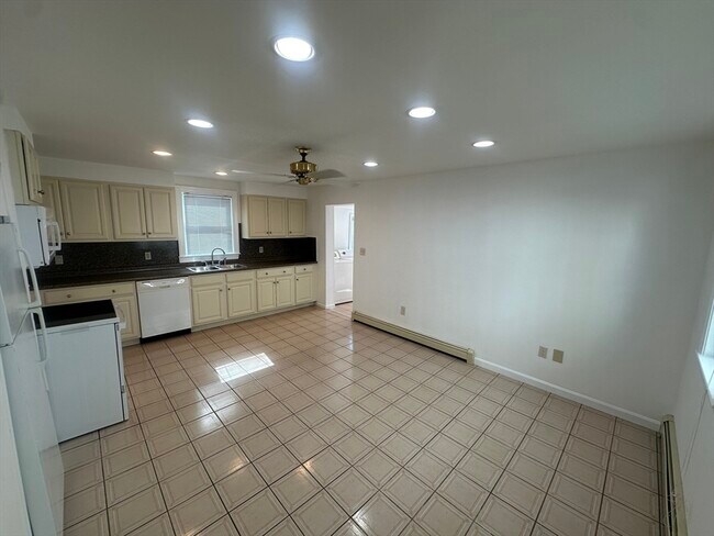 201 Elm St, Unit SF in Cambridge, MA - Foto de edificio - Building Photo