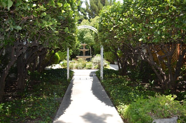 Royal Gardens Arcadia in Arcadia, CA - Foto de edificio - Building Photo