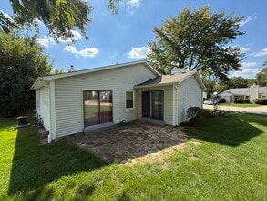 1007 Bayshore Dr in Schaumburg, IL - Building Photo - Building Photo