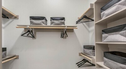 9330 Main St in Houston, TX - Foto de edificio - Building Photo