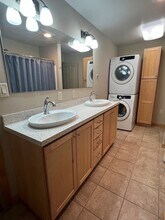 922 Main St, Unit A in Grinnell, IA - Building Photo - Building Photo