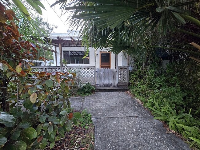 property at 940 Bay St NE