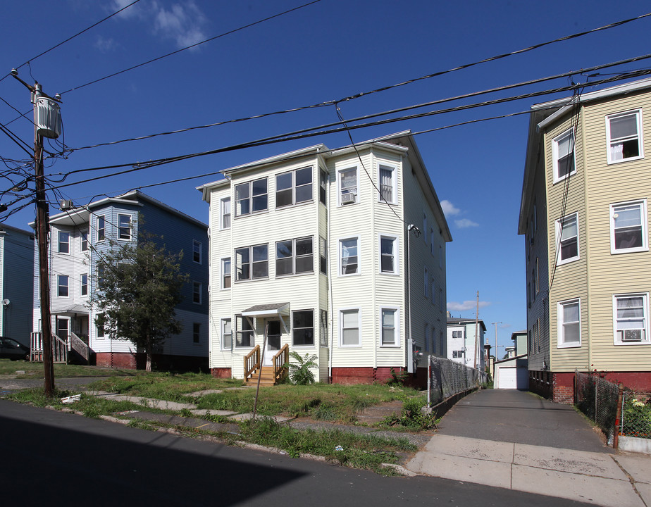 93 Gold St in New Britain, CT - Building Photo