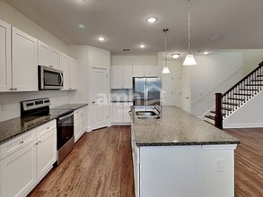 2437 S Park Ave in Sanford, FL - Foto de edificio - Building Photo