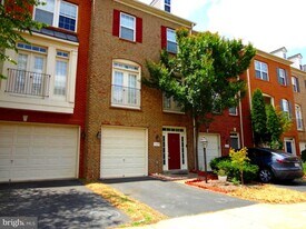24699 Kings Canyon Square in Stone Ridge, VA - Building Photo