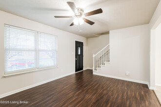 453 Lakes of Dogwood Blvd in Shepherdsville, KY - Foto de edificio - Building Photo