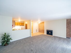 5950 Oakwood Dr in Lisle, IL - Building Photo - Building Photo