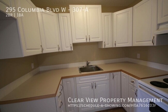 295 Columbia Blvd W in Lethbridge, AB - Building Photo - Building Photo