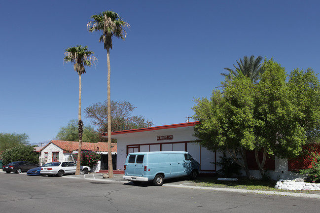 El Reposo Apartments in Desert Hot Springs, CA - Foto de edificio - Building Photo