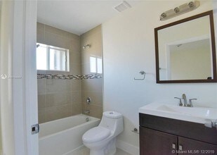 1980 NW 54th St-Unit -A in Miami, FL - Building Photo - Building Photo