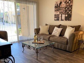 1360 W Isabella Ave, Unit 1 in Mesa, AZ - Building Photo - Building Photo