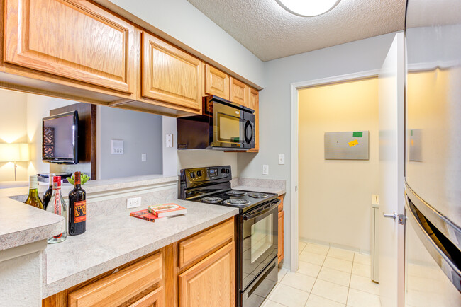 The Lakes of Schaumburg Apartment Homes photo'