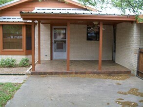 310 E Cedar St in Bertram, TX - Building Photo - Building Photo