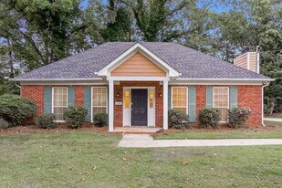 144 Carriage Dr in Alabaster, AL - Building Photo