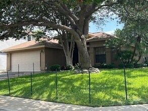 1118 Diamond Dr in Laredo, TX - Building Photo - Building Photo