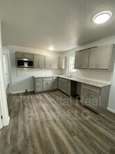 119 S 8th St in Belleville, IL - Building Photo - Building Photo