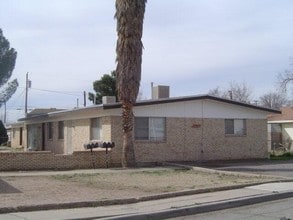 1017-1019 Pueblo St in Las Cruces, NM - Foto de edificio - Building Photo