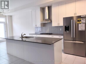 44 Settlers Rd E in Oakville, ON - Building Photo - Building Photo