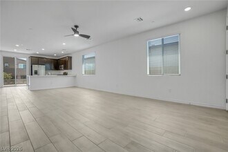 9770 Redwood Cascade St in Las Vegas, NV - Building Photo - Building Photo