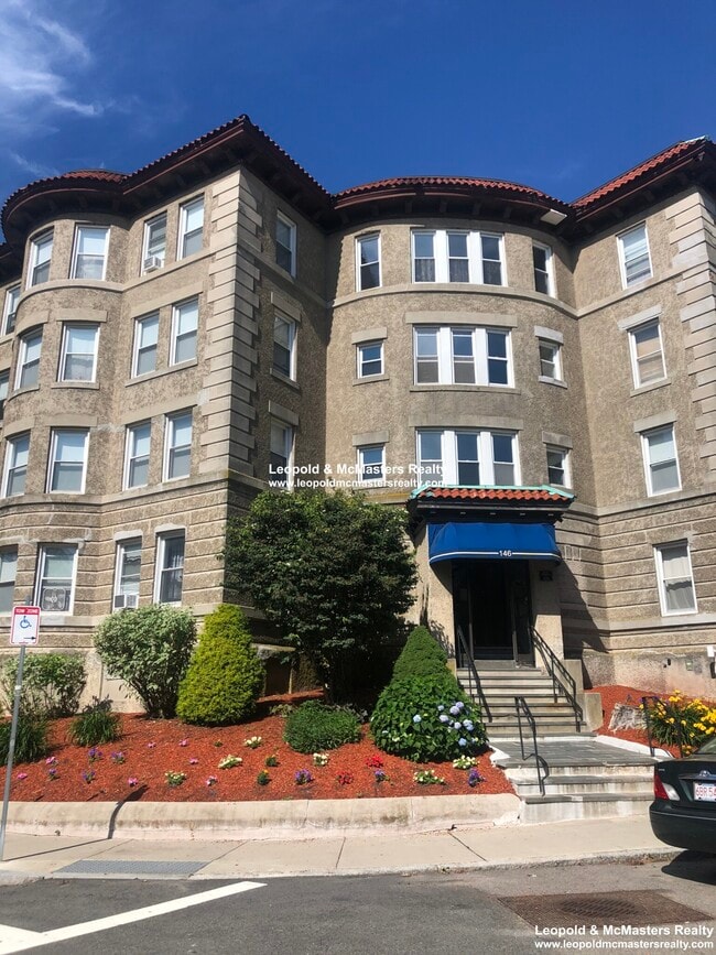 77 Chiswick Rd, Unit 12A in Boston, MA - Foto de edificio - Building Photo