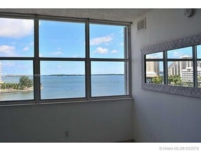 905 Brickell Bay Dr in Miami, FL - Building Photo - Building Photo