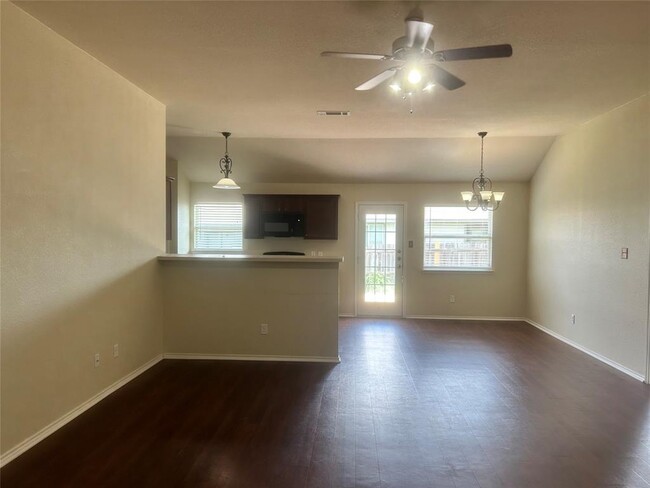 140 Calcite Ln in Jarrell, TX - Building Photo - Building Photo