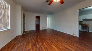 1105 Palasota Dr in Bryan, TX - Building Photo - Building Photo