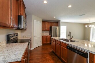 2386 Christi Lakes Court in Jacksonville, FL - Foto de edificio - Building Photo