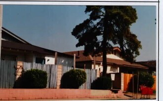 3101 E Garnet Ln in Fullerton, CA - Building Photo