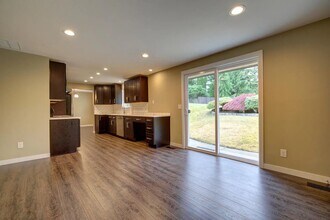 30225 24th Ave SW in Federal Way, WA - Building Photo - Building Photo