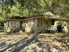 835 Fisher St in Sulphur Springs, TX - Building Photo - Building Photo