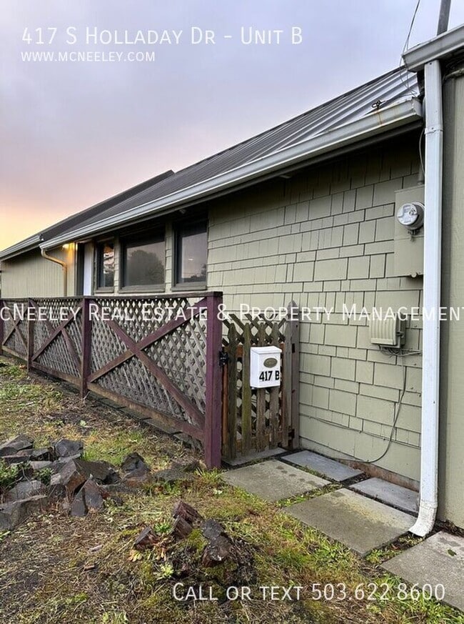 property at 417 S Holladay Dr