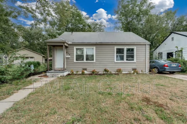 property at 812 N Estelle St