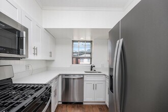 210 Lake Shore Rd in Boston, MA - Building Photo - Building Photo