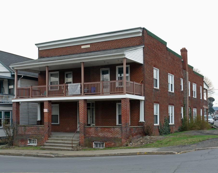 105 Reagan St in Sunbury, PA - Building Photo