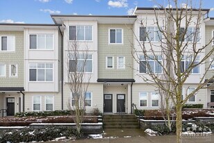 13670-13662 62 Ave in Surrey, BC - Building Photo